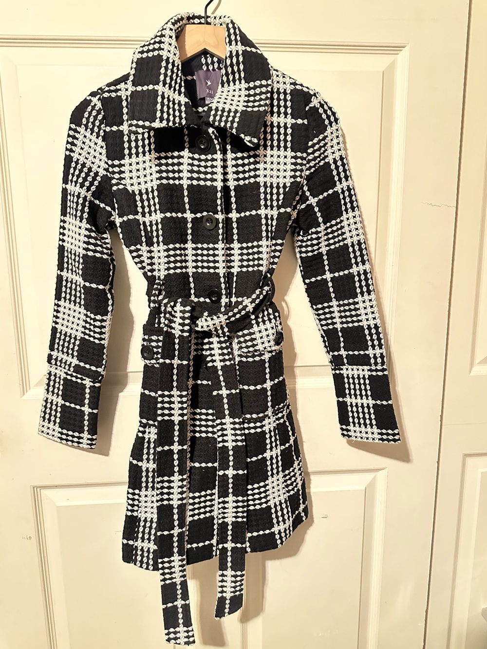 F21 | Coat | F21 Black & White Plaid Long Sleeve Belted Coat